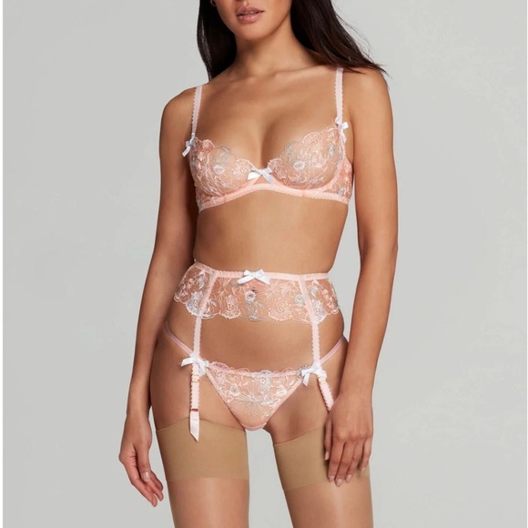 AGENT PROVOCATEUR Zuri Plunge Underwired Bra in Light Pink - Picture 3 of 11